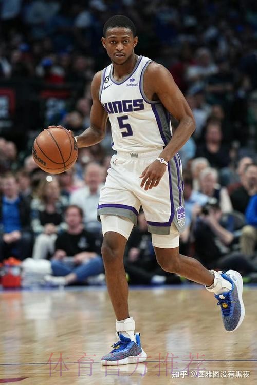 福克斯:球员都会经历低迷期,但要找到其他方式去影响比赛 福克斯:球员都会经历低迷期,但要找到其他方式去影响比赛